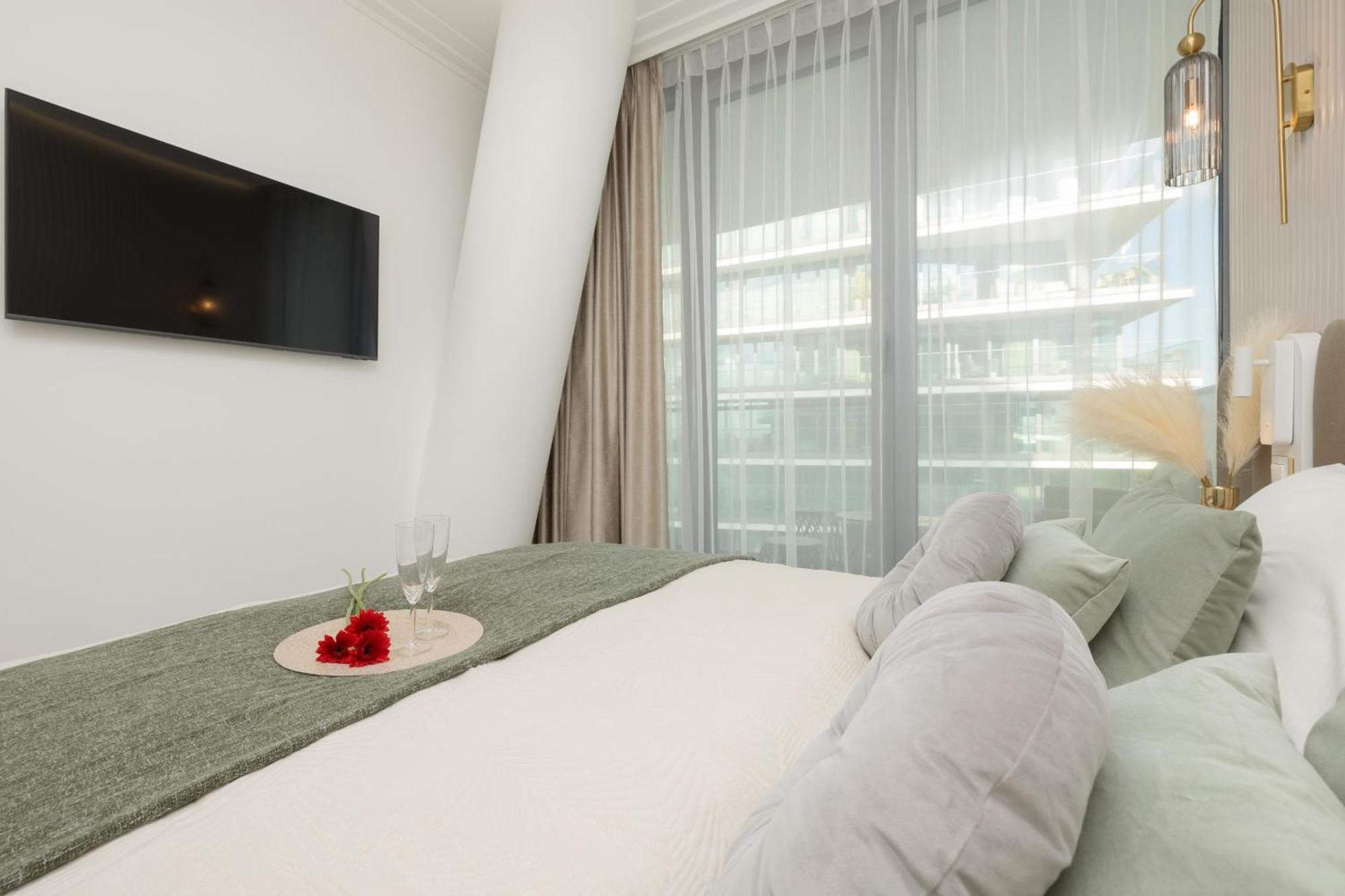 Royallux Apartment Waves Resort & Spa - Sea View From Balcony By Renters Prestige Miedzyzdroje Bagian luar foto