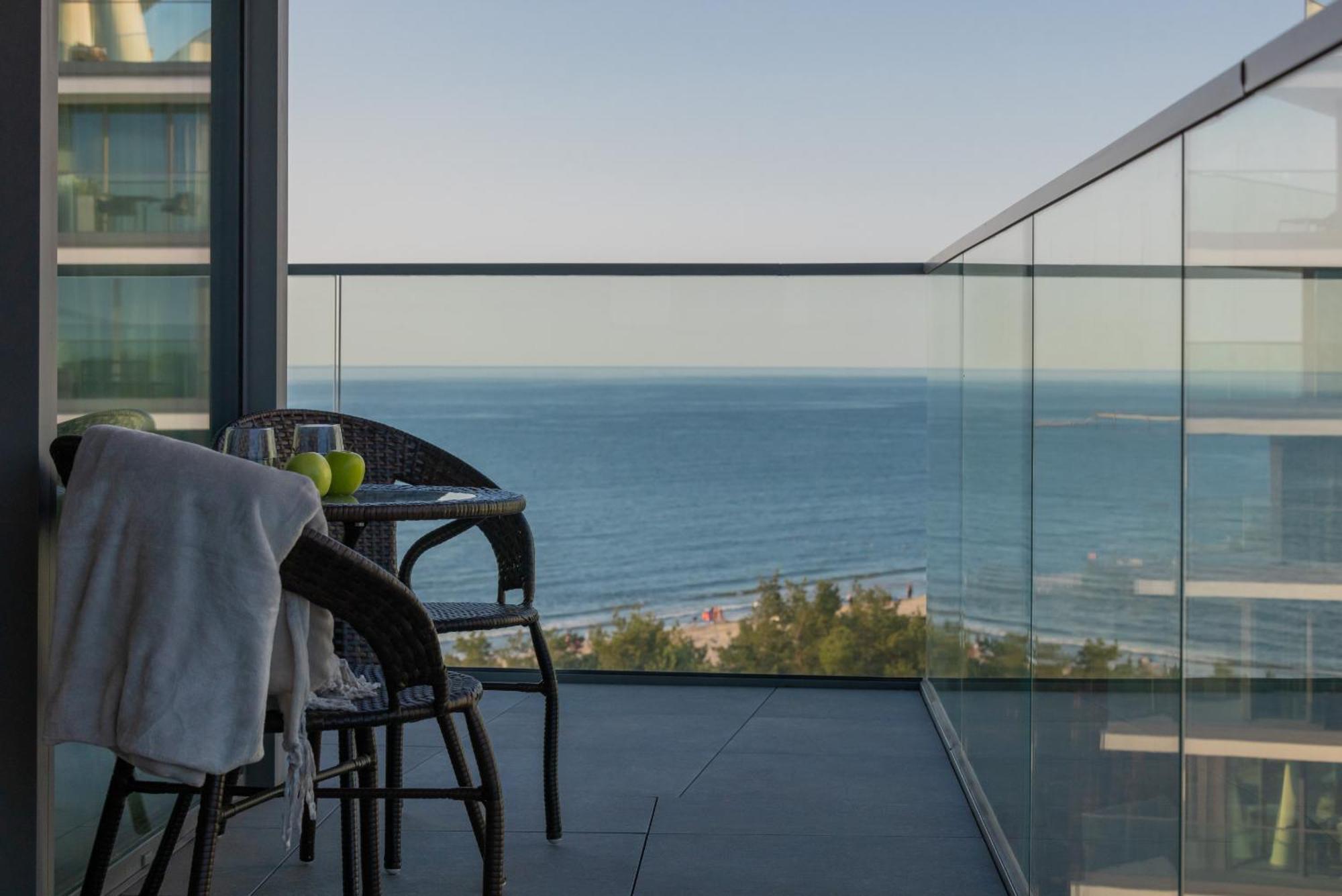 Royallux Apartment Waves Resort & Spa - Sea View From Balcony By Renters Prestige Miedzyzdroje Bagian luar foto
