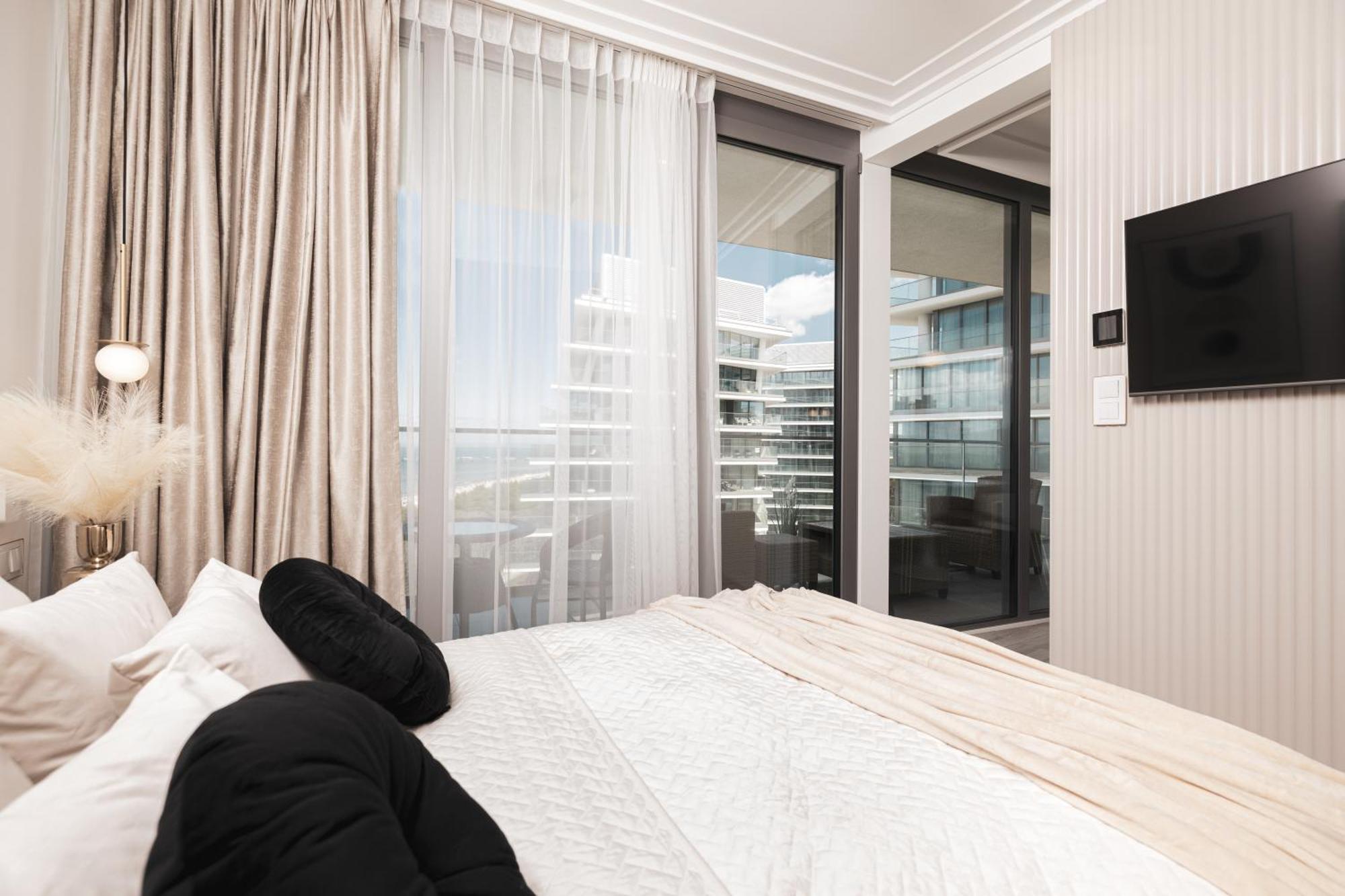 Royallux Apartment Waves Resort & Spa - Sea View From Balcony By Renters Prestige Miedzyzdroje Bagian luar foto
