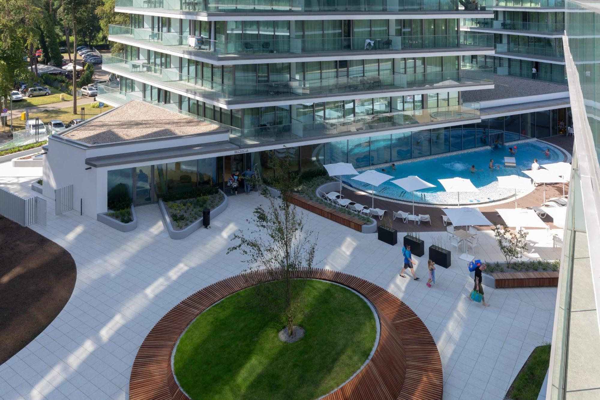 Royallux Apartment Waves Resort & Spa - Sea View From Balcony By Renters Prestige Miedzyzdroje Bagian luar foto