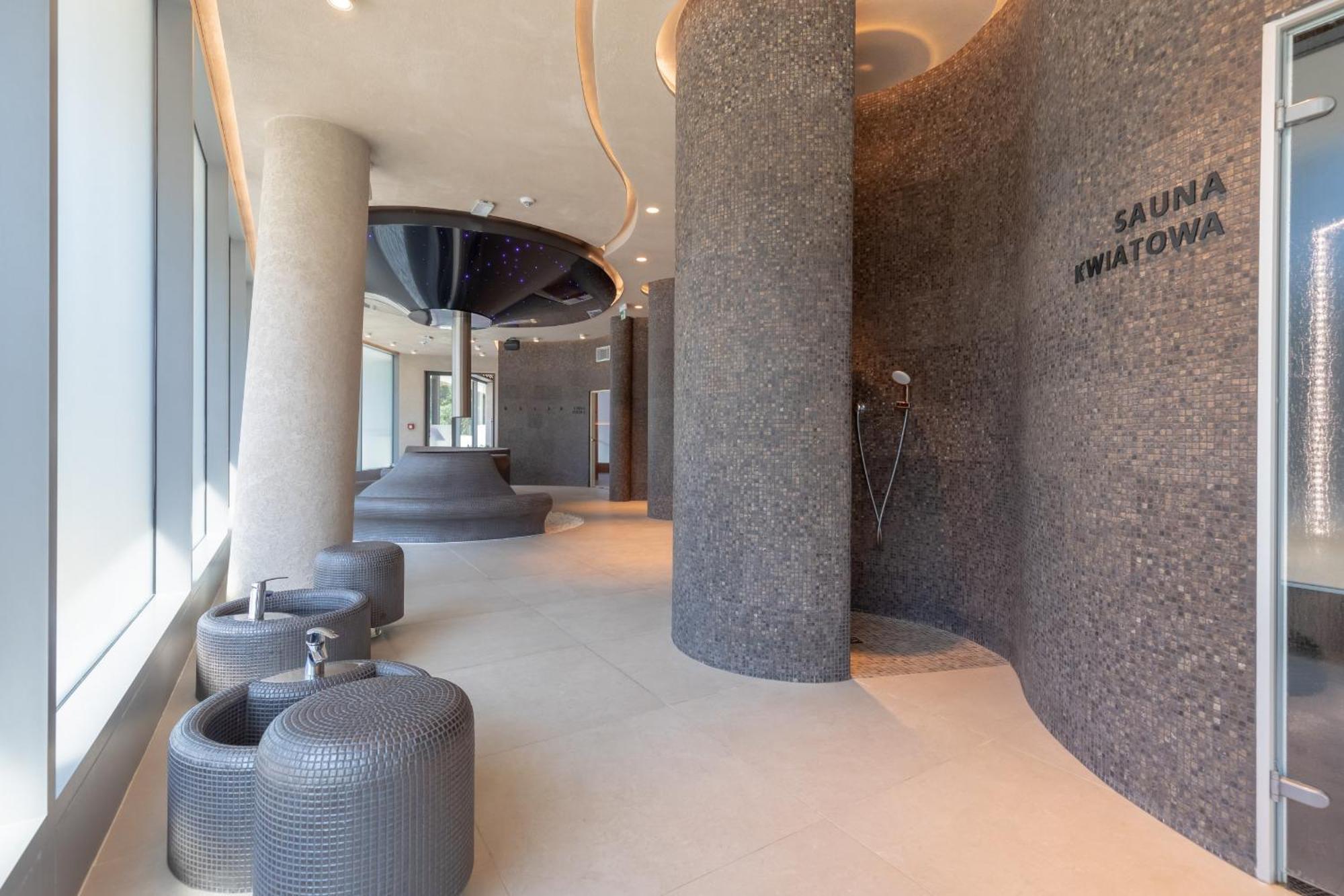 Royallux Apartment Waves Resort & Spa - Sea View From Balcony By Renters Prestige Miedzyzdroje Bagian luar foto